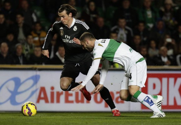 Real Madrid triunfa ante Elche con goles de Benzema y Cristiano