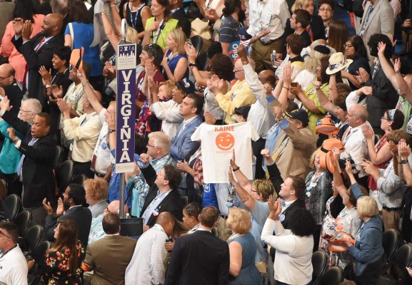 Demócratas nominan a Tim Kaine como candidato a vicepresidente de Clinton