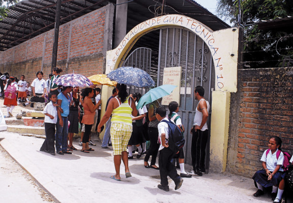 Alumnos del oriente de Honduras se quedan sin maestros