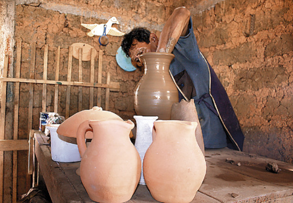 Santos Sevilla, el alfarero más famoso del municipio de Danlí