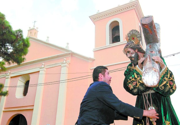 cristo redime en la cruz los pecados del mundo