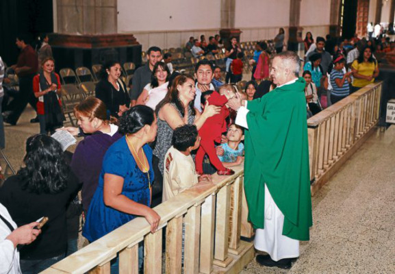 Aldea de Suyapa revive ambiente religioso y comercial