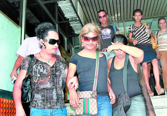 Médico y travesti llegan a declarar
