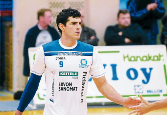 Jugador hondureño de volibol es figura en Finlandia