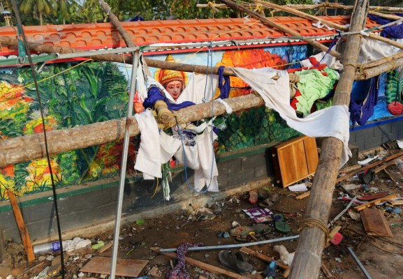 Buscan a sospechosos por incendio en India con 110 muertos