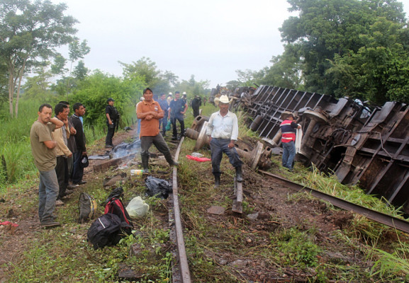 Al menos cuatro hondureños mueren en descarrilamiento de tren en México