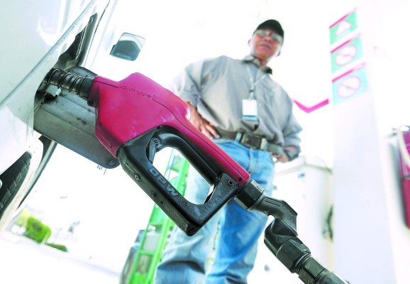 Gasolina superior sube de precio, el diésel y gas bajan