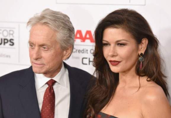 Parejas famosas que en la vida real son 'la bella y la bestia”