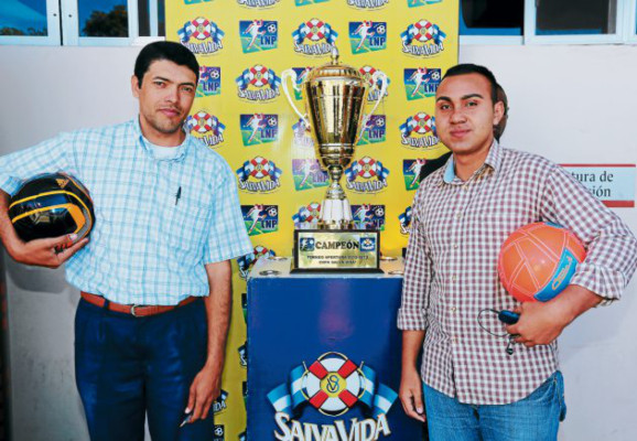 Fiesta del fútbol con la Copa de la final hondureña