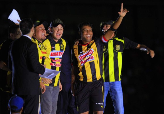 La sombra voladora, Carlos Pavón, el adiós de una leyenda