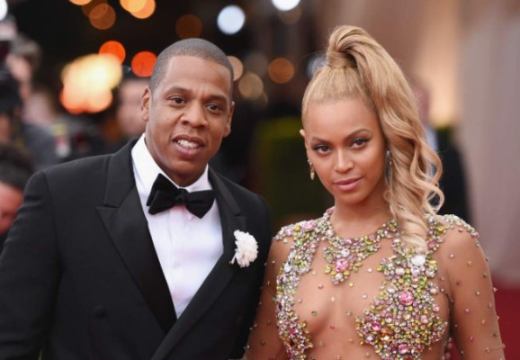 Parejas famosas que en la vida real son 'la bella y la bestia”