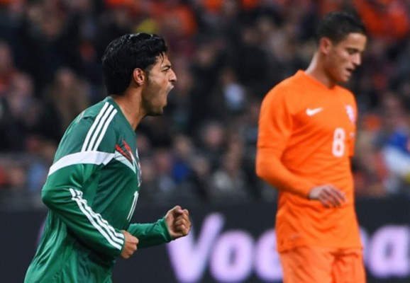 México se toma revancha ante Holanda con doblete de Vela en su regreso