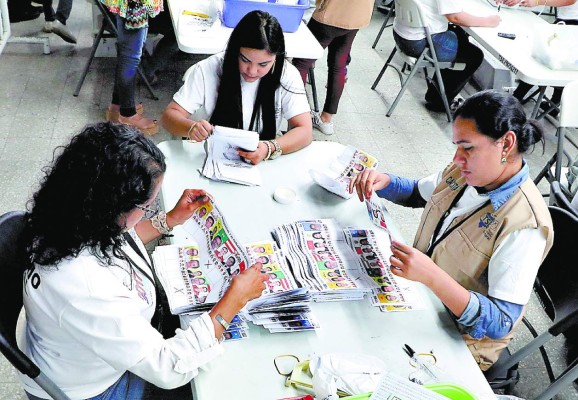 Técnico de la OEA ni siquiera revisó la base de datos, asegura la firma Dale Vukanovich