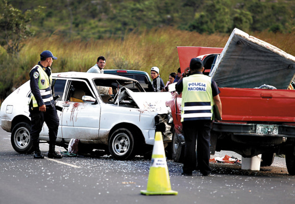Comerciante muere en choque de autos
