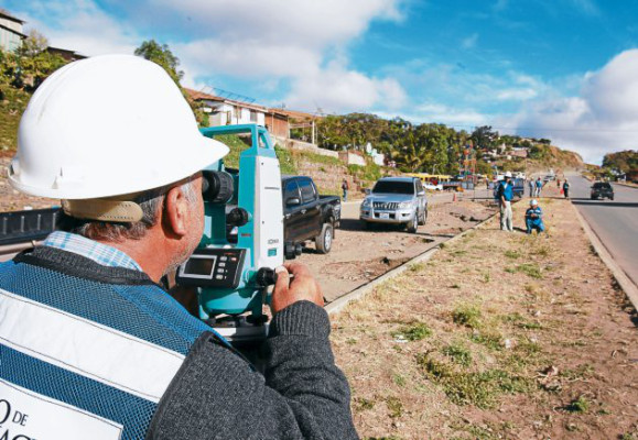 Construcción de tres pasos a desnivel