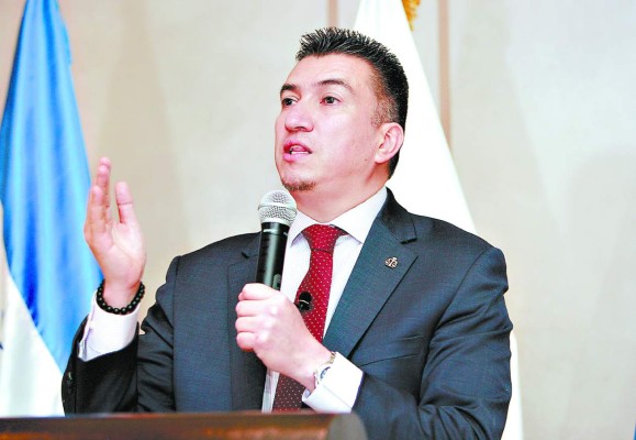 El presidente de la Corte Suprema de Justicia, Rolando Argueta, a favor de reforma al Artículo 184