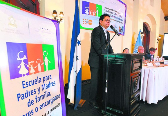 Honduras busca 400,000 analfabetos menos