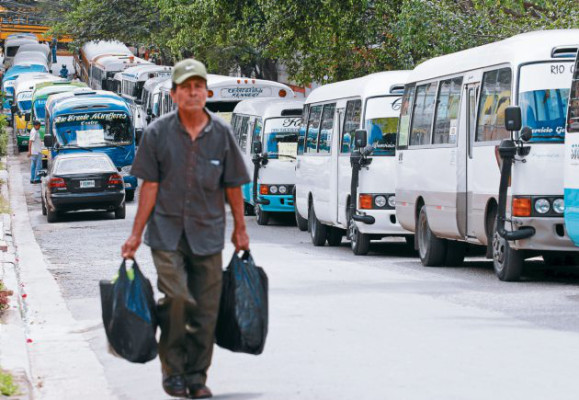 Ciudadanos pagan de nuevo consecuencias por paro de transporte