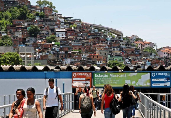 Selección brasileña de 1982 graba vídeo para ayudar a las favelas contra la Covid-19