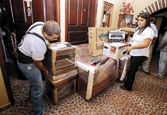 Niño símbolo de Teletón 2011 ya tiene muebles nuevos