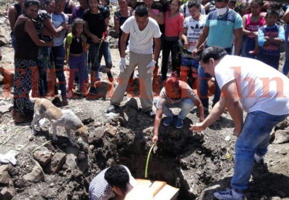 Dan último adiós a Sherly, el travesti que apareció encostalado en El Carrizal