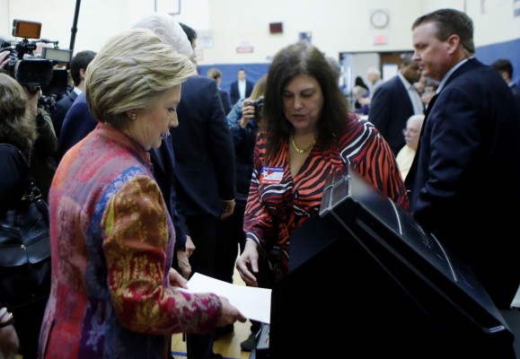 Nueva York vota en primarias clave con Clinton y Trump como favoritos