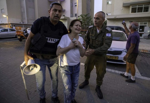 Imágenes impactantes: rostros de miedo y dolor en Israel y Gaza