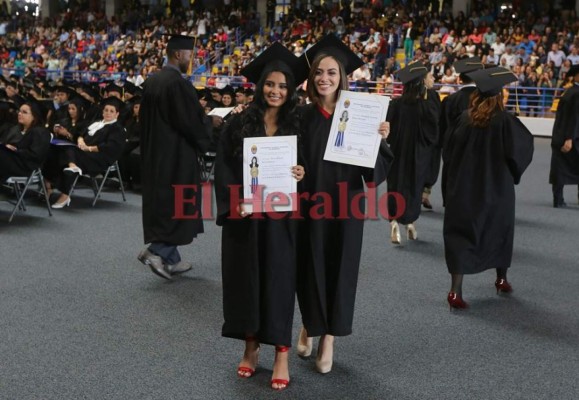 FOTOS: Estas bellas hondureñas obtuvieron su título de la UNAH