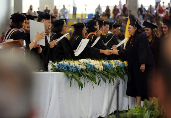 Fotogalería: Toda la algarabía y felicidad de los nuevos profesionales de la UNAH