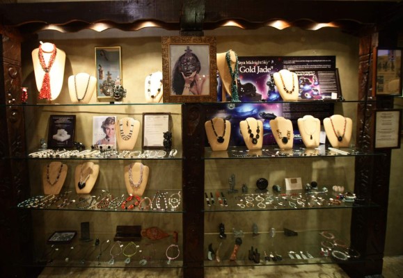 Cultura y adrenalina al visitar el Museo del Jade y el canopy Monkey La-La Zip