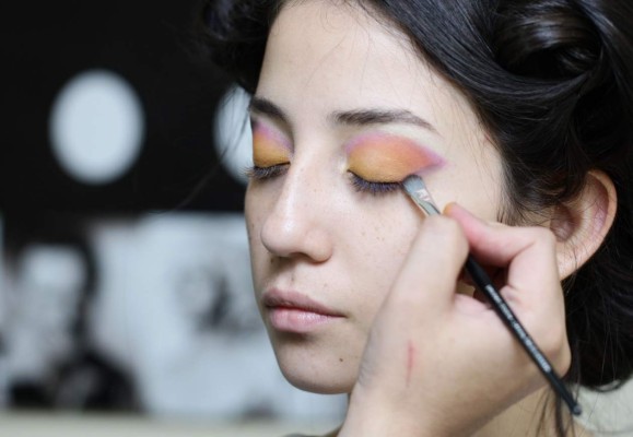 Dosis de color para unos labios sensuales y ojos de impacto