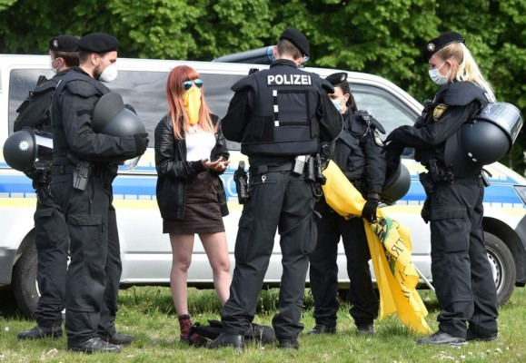 FOTOS: Masivas protestas en Alemania para presionar el desconfinamiento