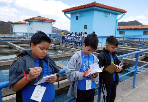COACEHL lleva a niños ecologistas a conocer la represa La Concepción