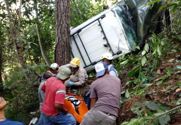 Cinco aparatosos accidentes en menos de 24 horas dejan dos muertos y heridos en Honduras