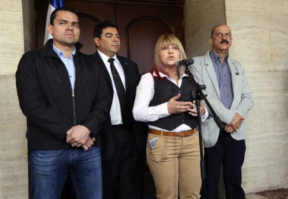 Quince fotos y 15 datos de Marlene Alvarenga, la única mujer que busca la presidencia