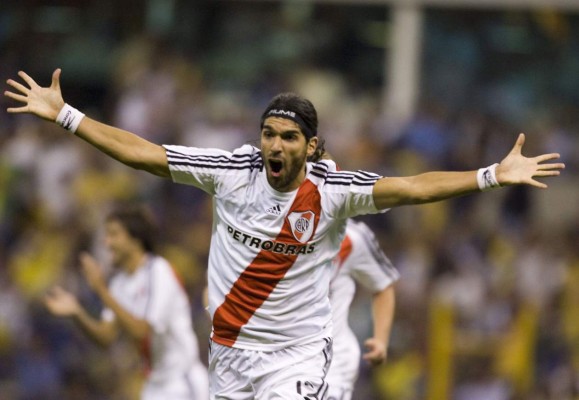 Sebastián 'El loco' Abreu: el peregrino del fútbol alcanza récord Guinness