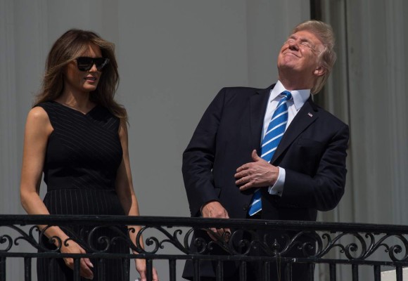 Así vio el eclipse solar la familia Trump en EEUU
