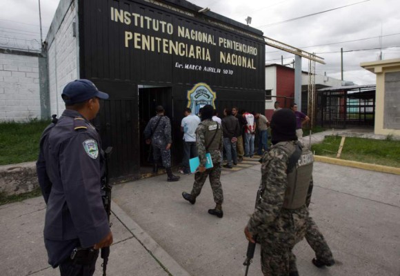 Honduras: Reos salieron por la puerta de enfrente de la Penitenciaria Nacional de Támara