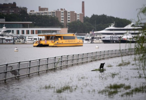 Personas heridas, evacuaciones e inundaciones deja el paso del huracán Florence en Carolina del Norte