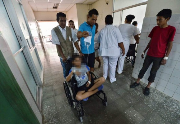 FOTOS: Instalan carpas para atender afectados por dengue ante colapso de hospitales