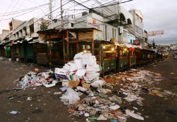Cerros de basura tras ventas de fin de año en mercados de Comayagüela &nbsp;&nbsp;