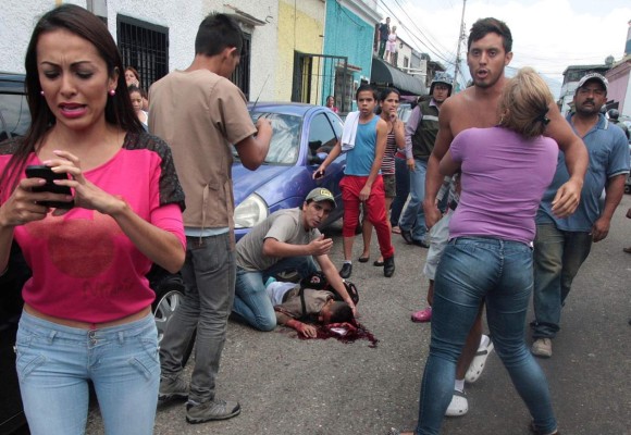 Un niño, primer muerto tras autorización de armas en protestas