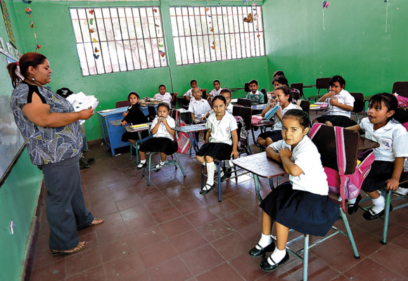Nuevos maestros tendrán un año de prueba