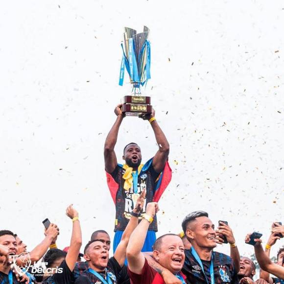 Olimpia para Apertura 2024: Cinco salidas y los fichajes de Pedro Troglio