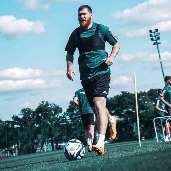 Futbolista se hace viral en la Eurocopa por su físico y responde a los gordofóbicos