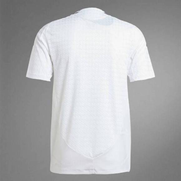 Real Madrid presenta toda su indumentaria y este sería el número de Mbappé