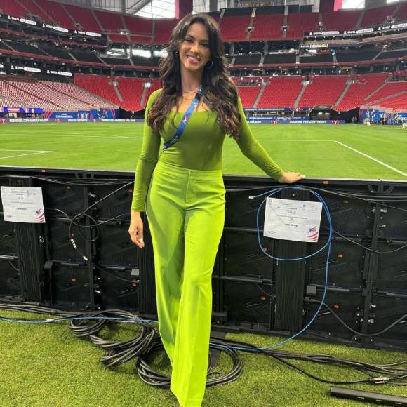 Las hermosas periodistas que roban miradas en los estadios de la Copa América 2024