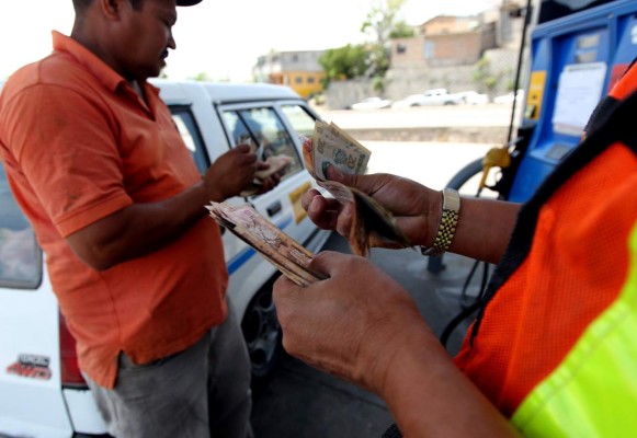 Gasolina superior bajará 1.21 lempiras a partir del lunes