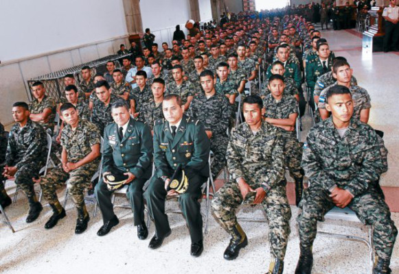 Presidente pide sabiduría a la Virgen para dirigir Honduras