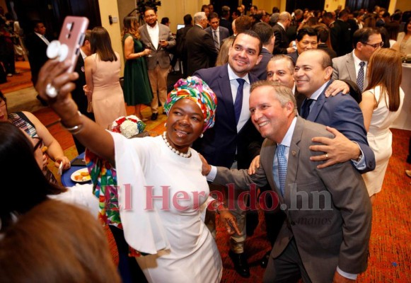 FOTOS: Reconocidos políticos hondureños se dejan ver en fiesta de Independencia de EEUU en Tegucigalpa